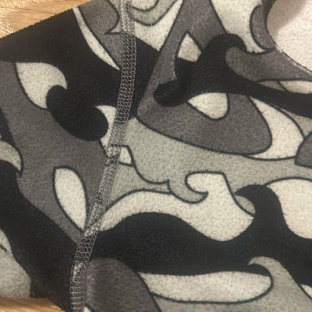 Hot Chillys undershirt - small - Picture 4 of 4